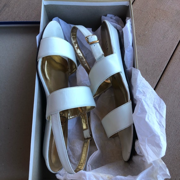 sandals - Picture 3 of 3